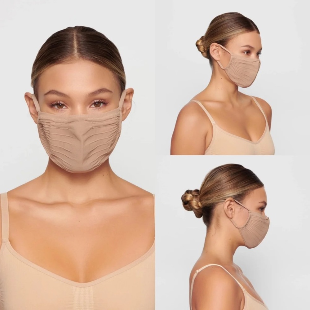 **SOLD OUT** BRAND NEW SKIMS MASK IN CLAY